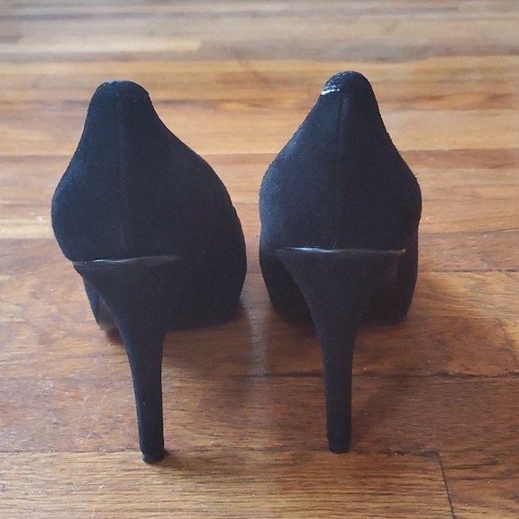Calvin Klein Suede Pump - Picture 5 of 8